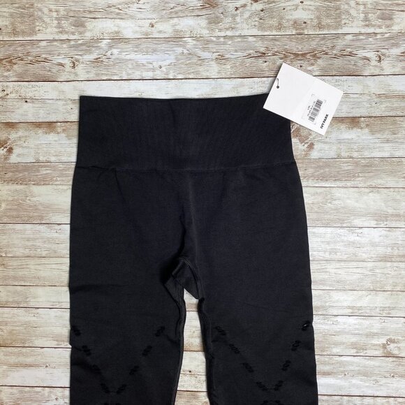 Ivy Park Black Cropped Leggings - Picture 4 of 10